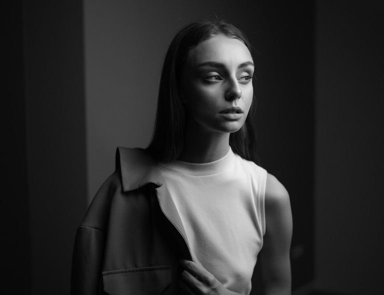 Flickr: Midnight is in her eyes by Pawel Wietecha